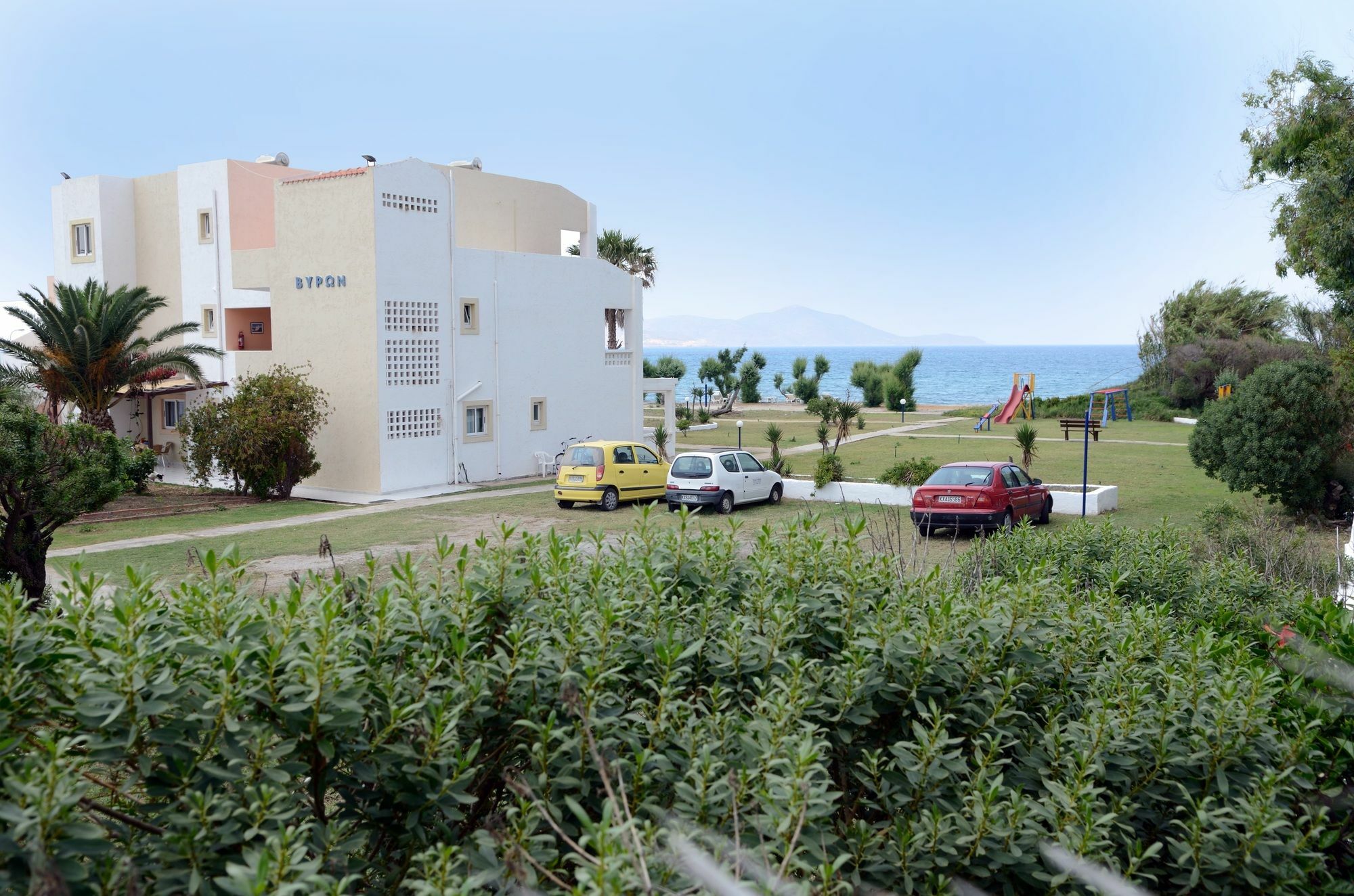 Byron Apartments Тігакі Екстер'єр фото
